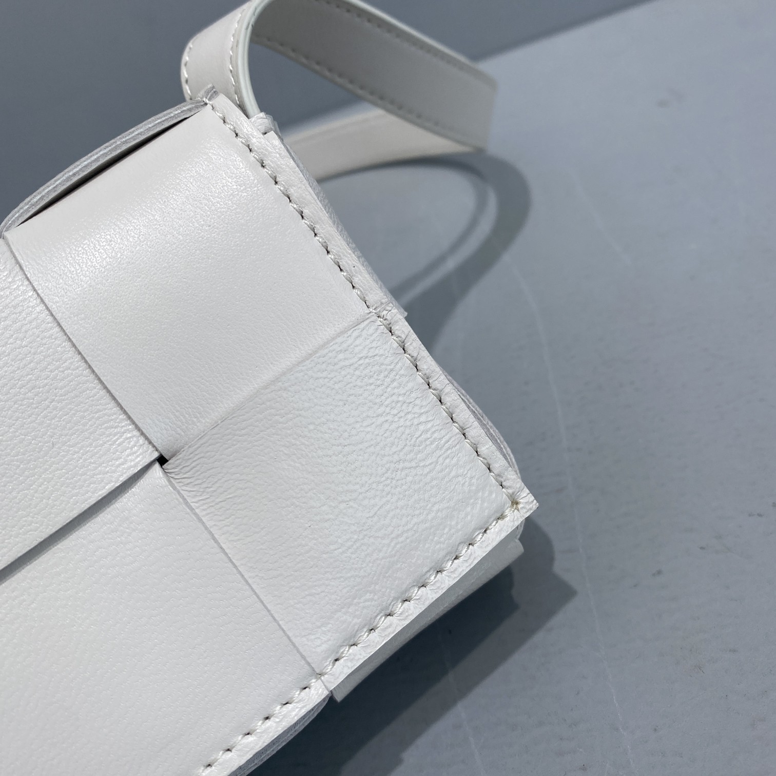 Bottega Veneta Candy Cassette White. For Women. Women-s Bags 4.7in/12cm 666688VMAY19009 - Soul Replicas