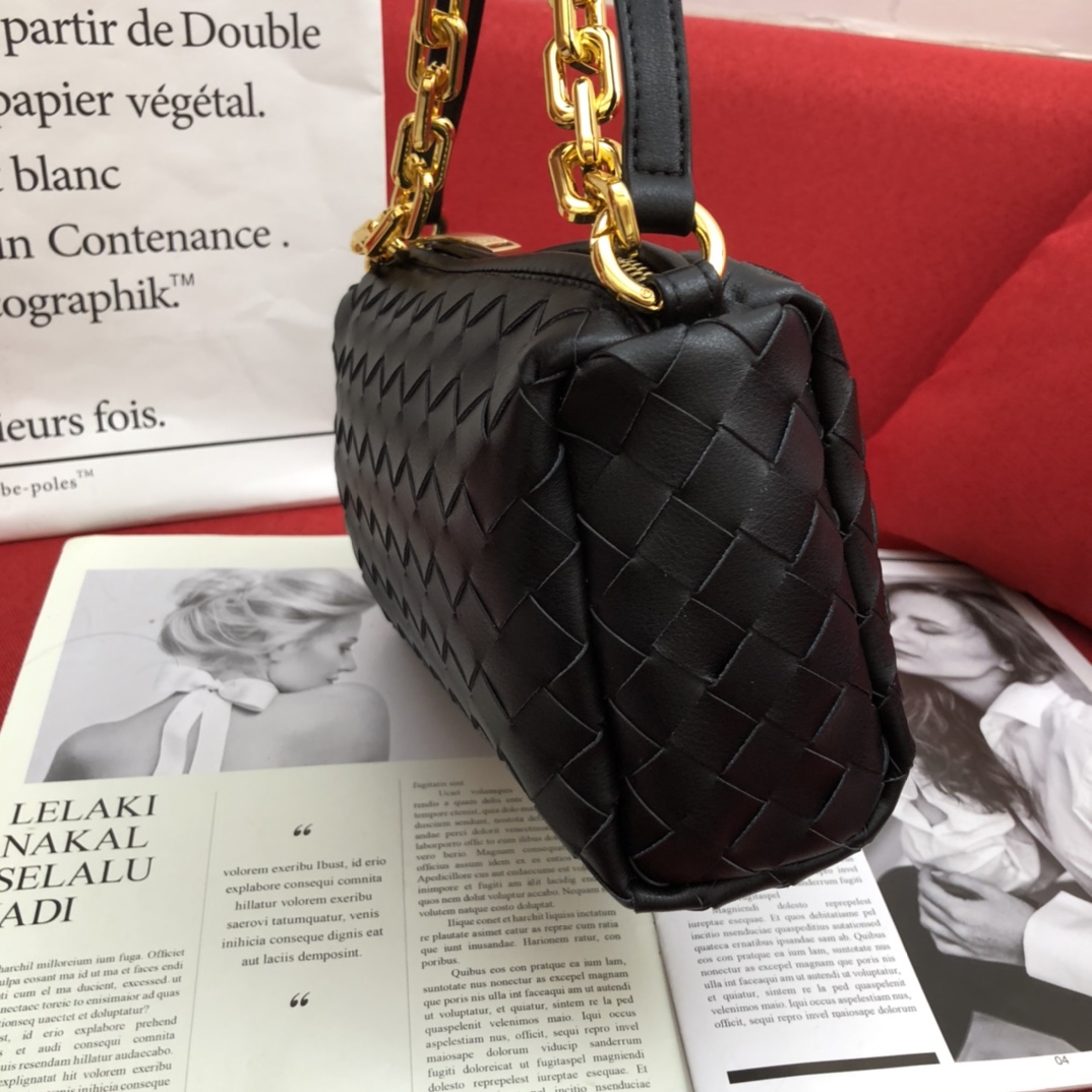 Bottega Veneta Crossbody Bag Black. For Women. Women-s Bags 9.4in/24cm - Soul Replicas