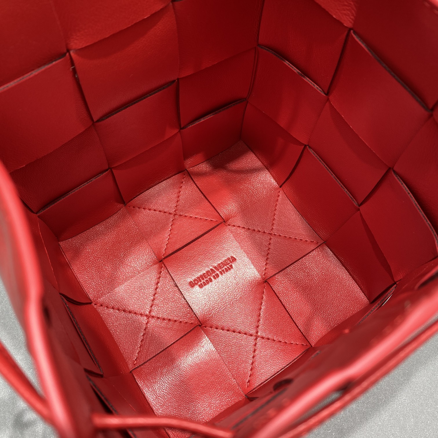 Bottega Veneta Mini Cassette Bucket Bag Red. For Women. Women-s Bags 5.5in/14cm 680217VCQC46358 - Soul Replicas