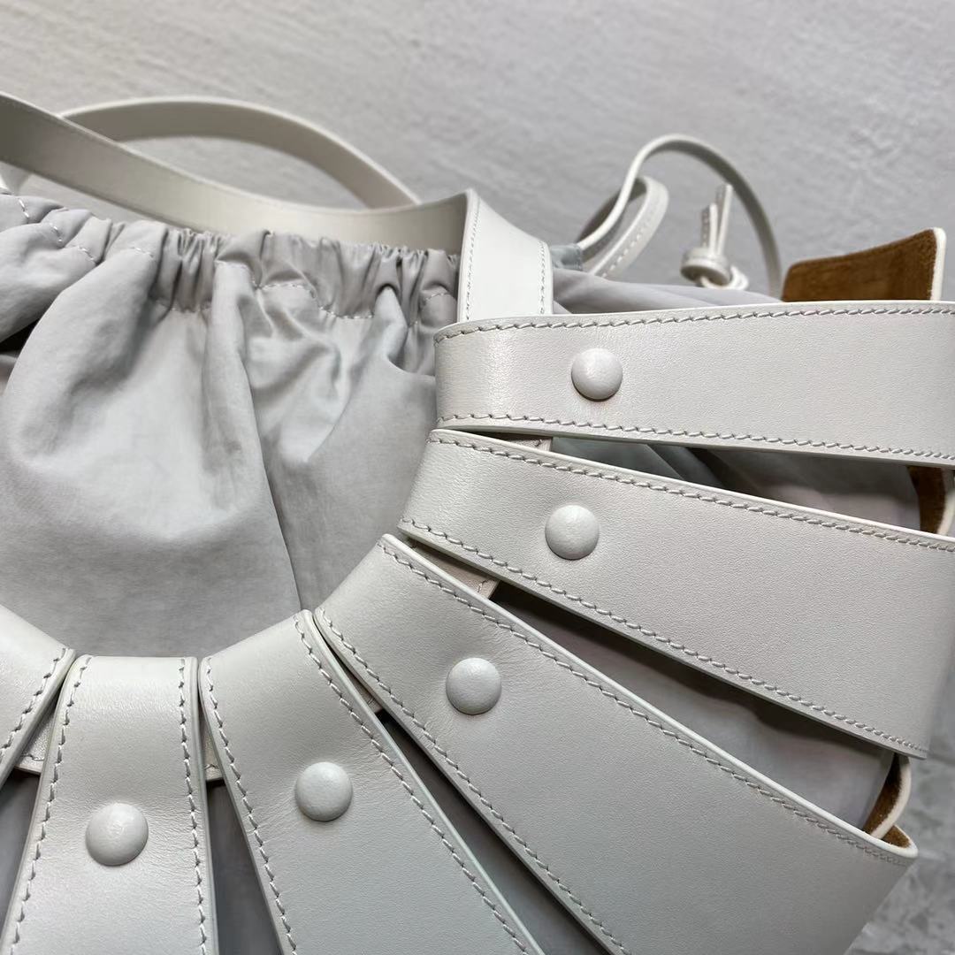 Bottega Veneta Medium Shoulder Bag White. For Women. Women's Bags 8.6in/22cm - Soul Replicas