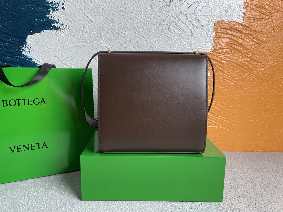 Bottega Veneta Clip Bag Brown. For Women. Women's Bags 9in/23cm - Soul Replicas