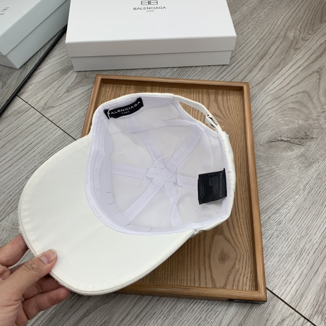 Balenciaga Diagonal Cap In White - Soul Replicas