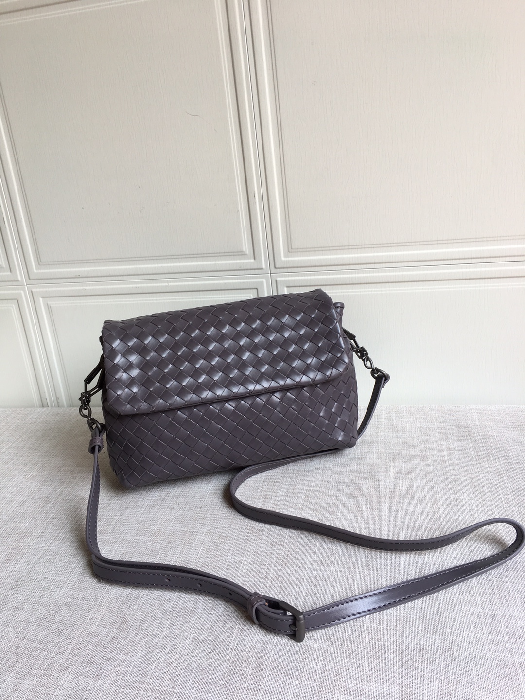 Bottega Veneta Classic Intrecciato Dark Brown. For Women. Women's Bags 8.9in/22.5cm - Soul Replicas