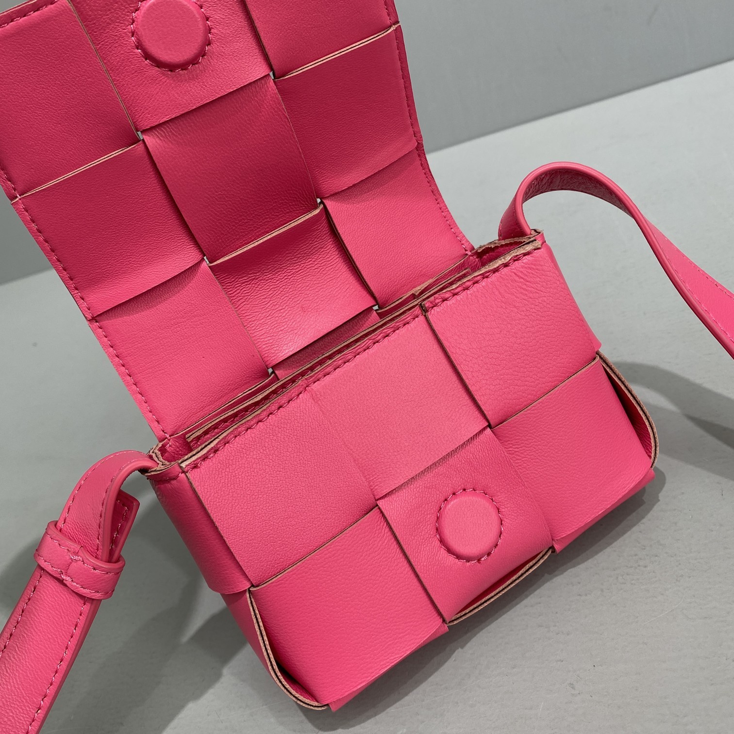 Bottega Veneta Candy Cassette Pink. For Women. Women-s Bags 4.7in/12cm 666688VMAY16419 - Soul Replicas