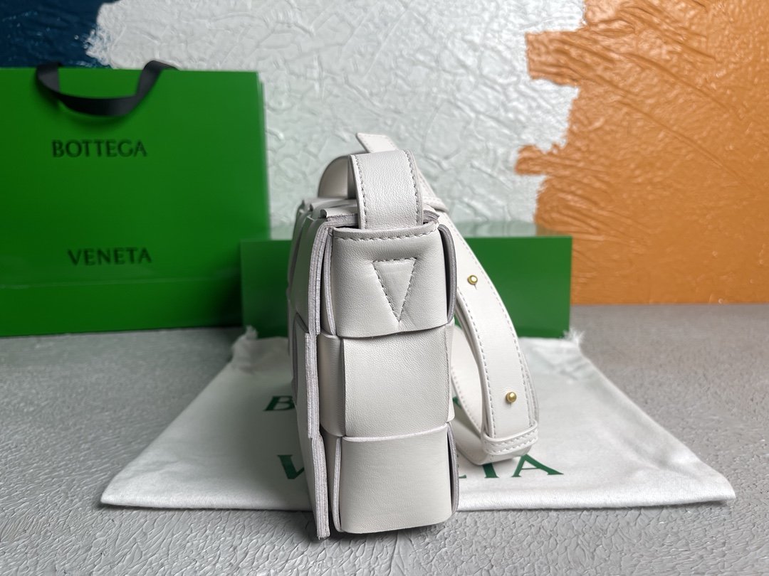 Bottega Veneta Cassette White. For Women. Women's Bags 9.1in/23cm 578004VMAY19007 - Soul Replicas
