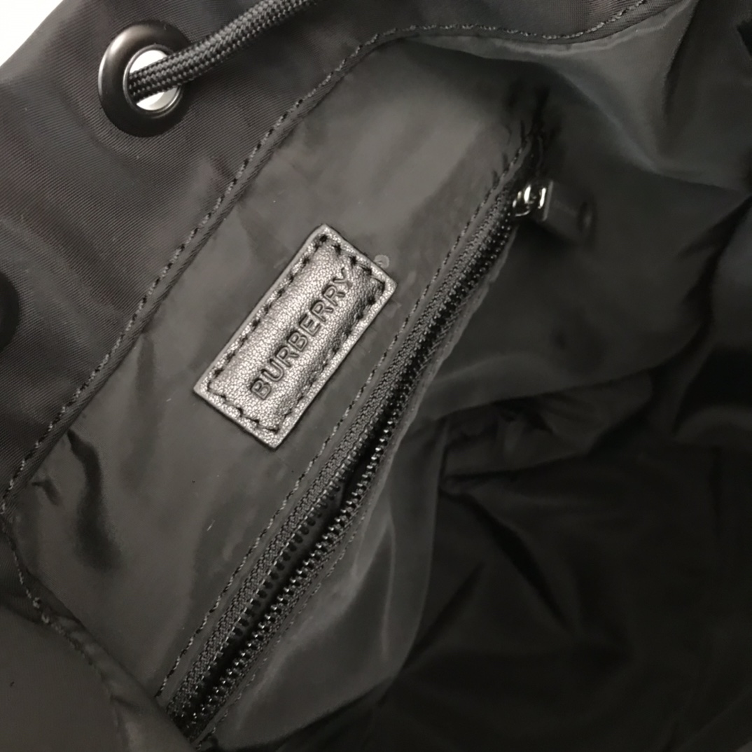 Burberry Logo Print Nylon Drawcord Pouch Black For Women. Women-s Bags 7.7in/19.5cm - Soul Replicas