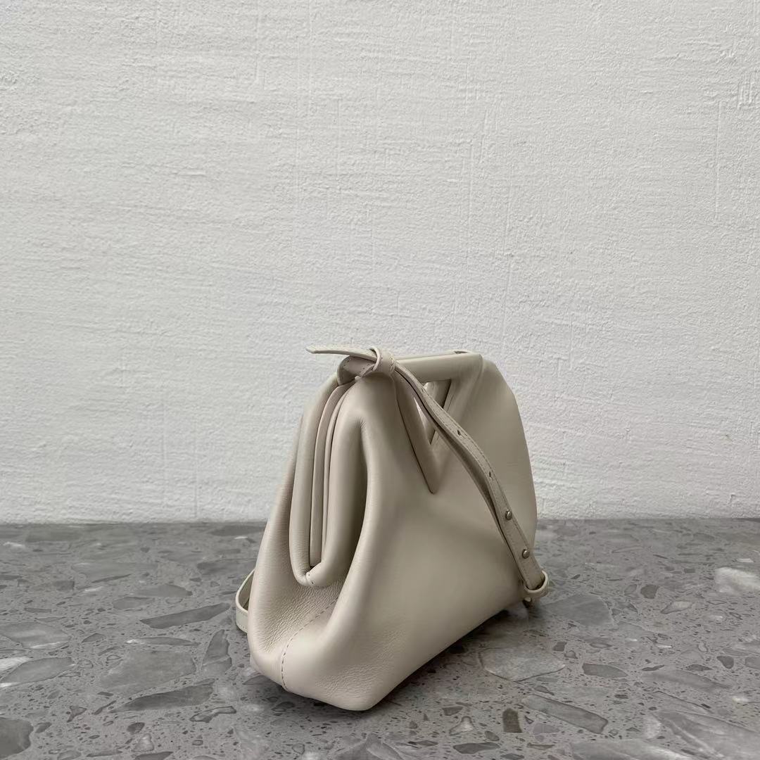 Bottega Veneta Point White. For Women. Women's Bags 8.6in/22cm 658476VCP409137 - Soul Replicas