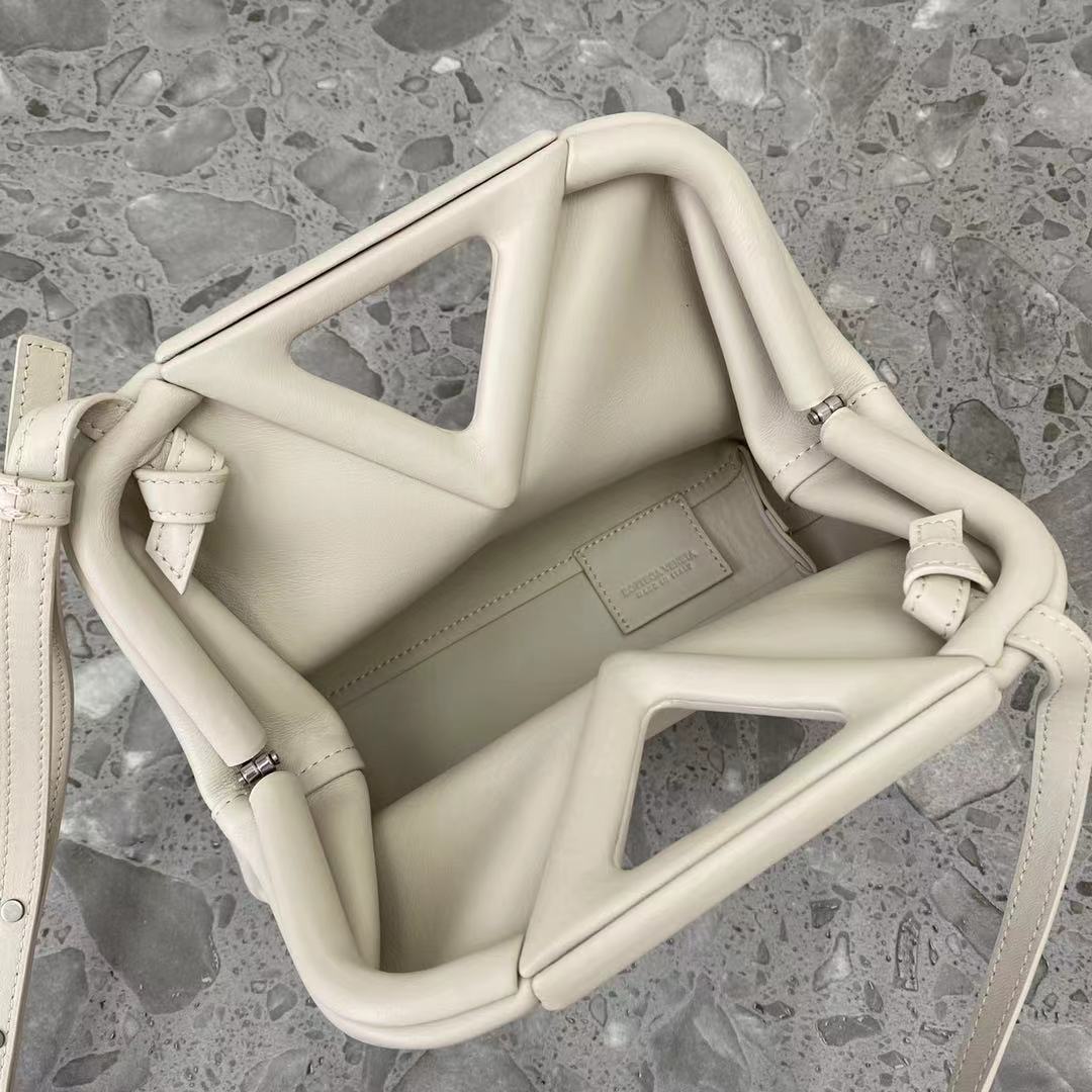 Bottega Veneta Point White. For Women. Women's Bags 8.6in/22cm 658476VCP409137 - Soul Replicas