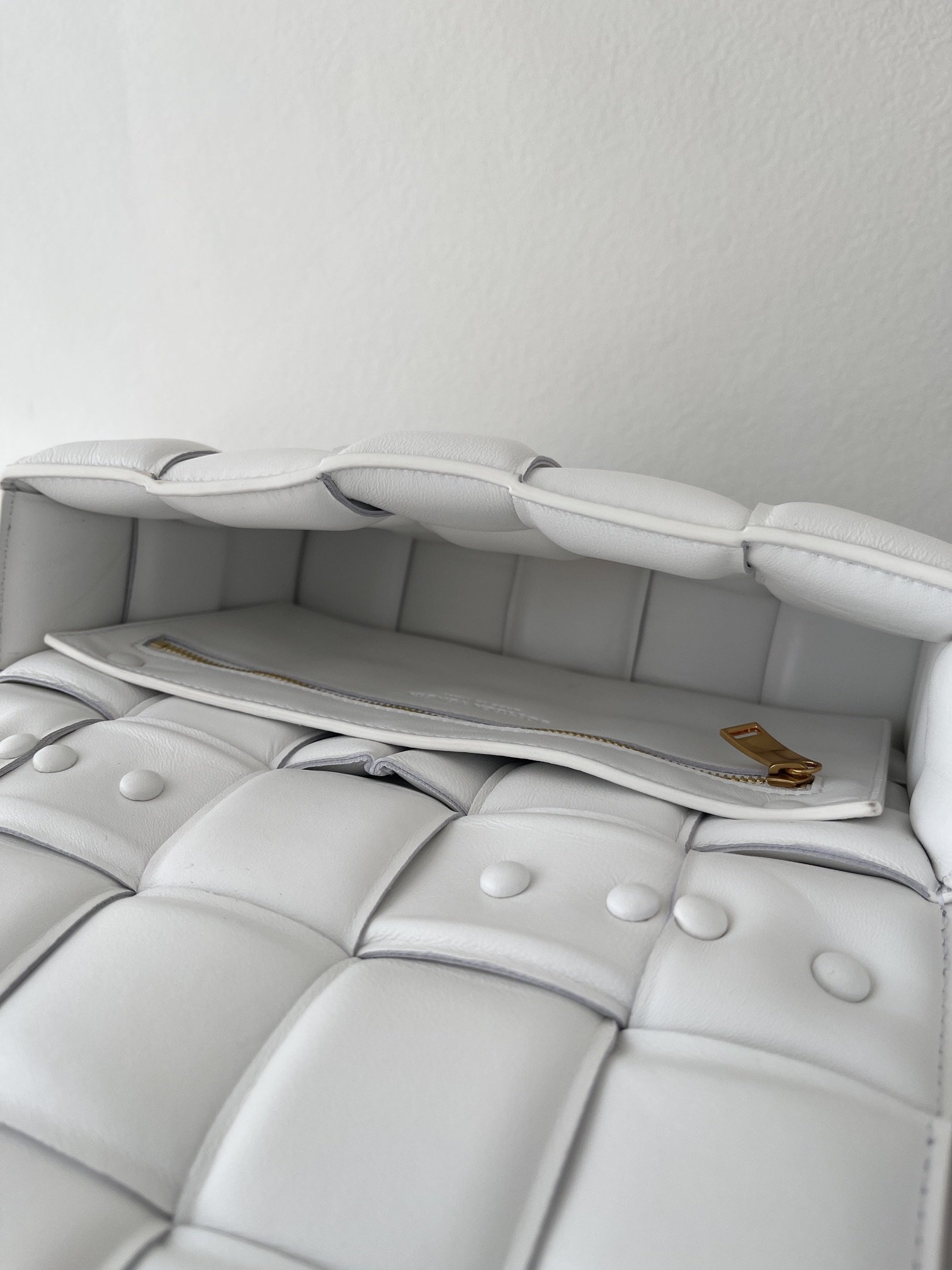 Bottega Veneta Chain Cassette White. For Women. Women-s Bags 10.2in/26cm 680070V1FY09009 - Soul Replicas