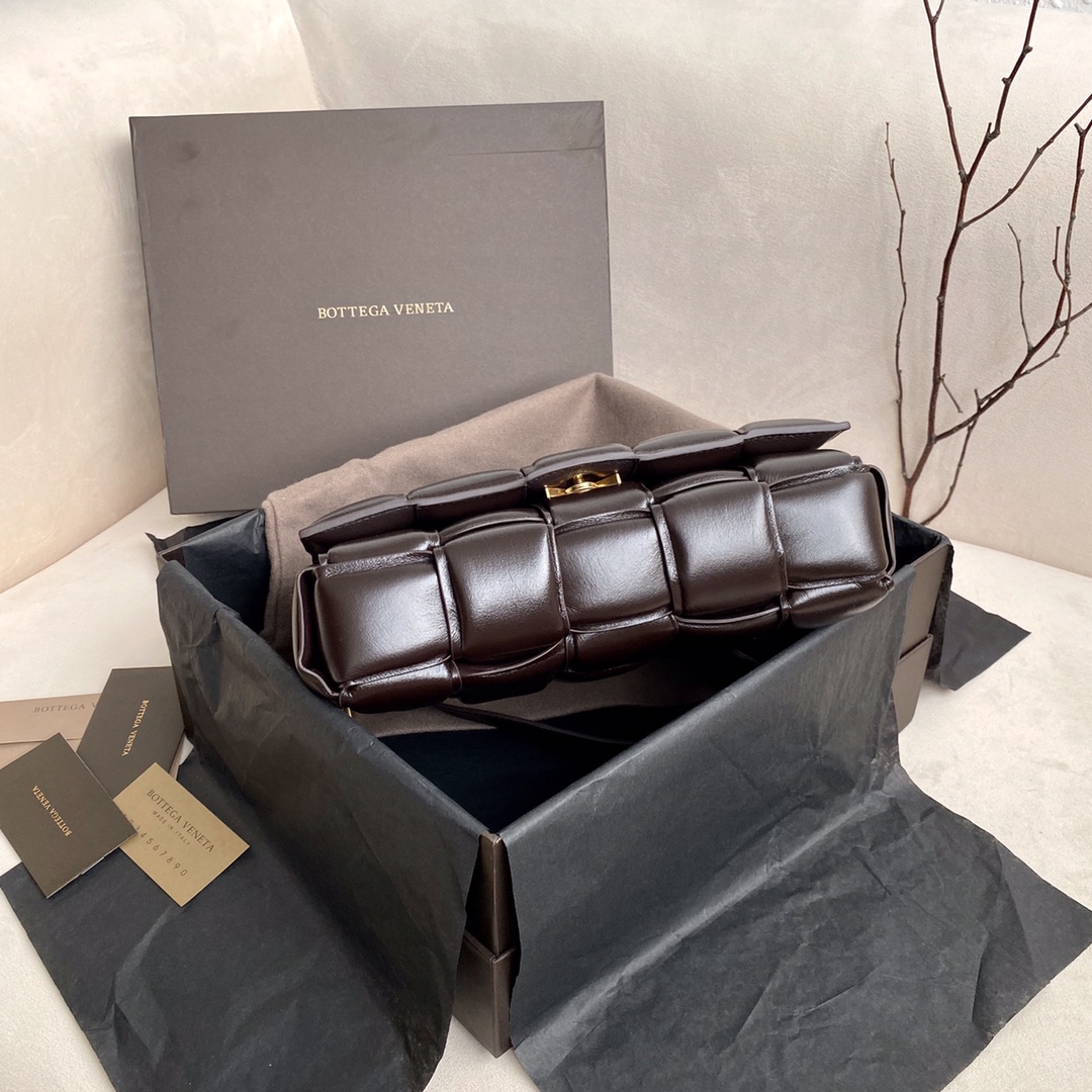 Bottega Veneta Padded Cassette Bag For Women 10.2in/26cm In Fondant 591970VCQR12132 - Soul Replicas