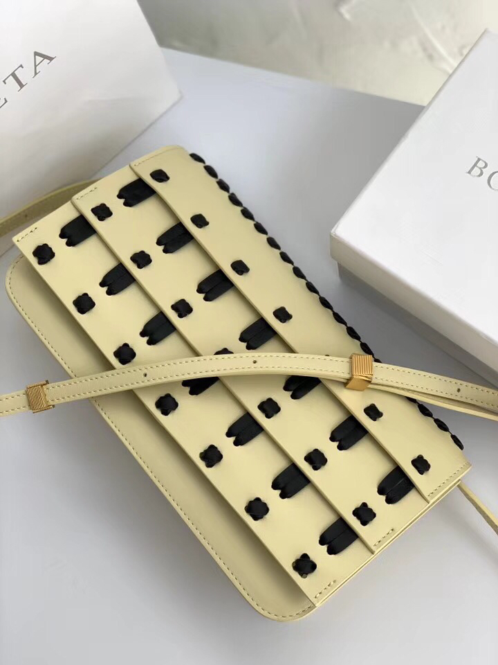 Bottega Veneta Shoulder Bag Beige. For Women. Women's Bags 11in/28cm - Soul Replicas