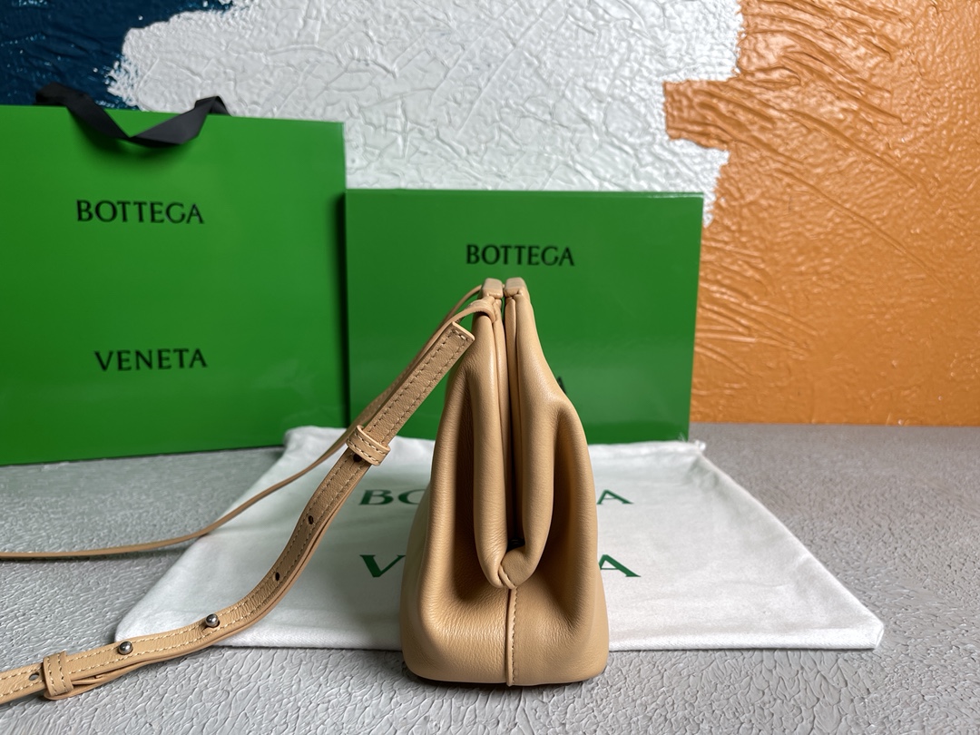 Bottega Veneta Point Brown. For Women. Women's Bags 8.6in/22cm - Soul Replicas