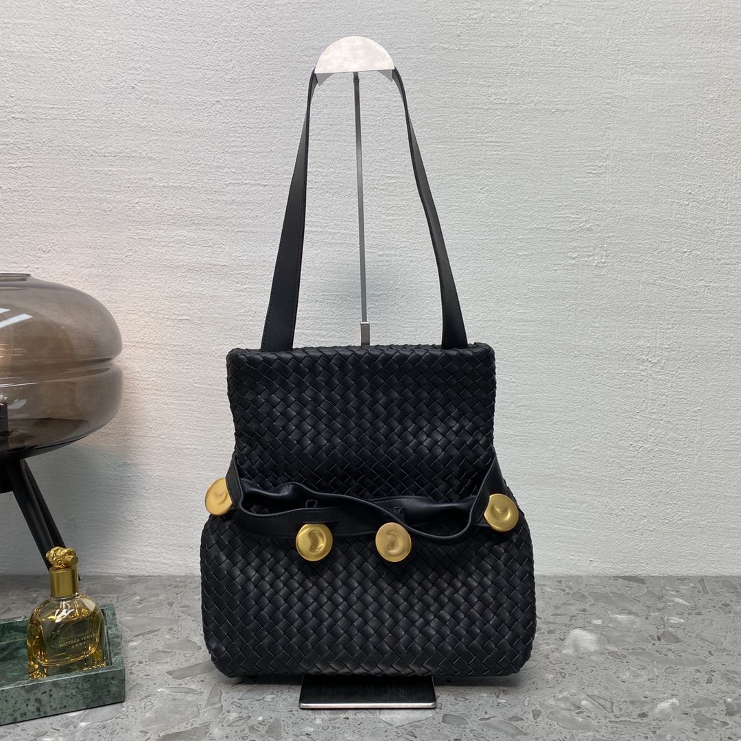 Bottega Veneta Intrecciato Shoulder Bag Black. For Women. Women's Bags 10.2in/26cm - Soul Replicas