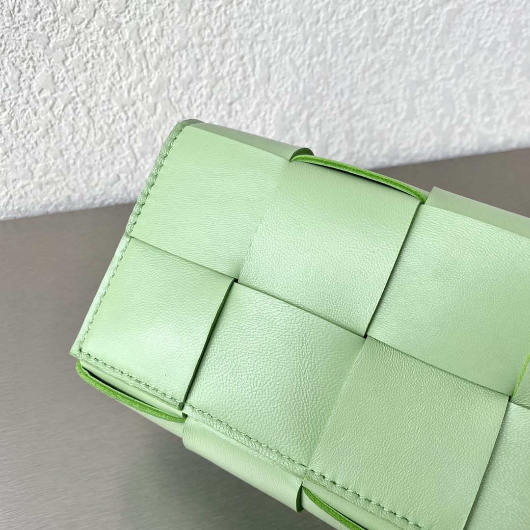 Bottega Veneta Belt Cassette Banana Green. For Women. Women's Bags 6.9in/17.5cm - Soul Replicas