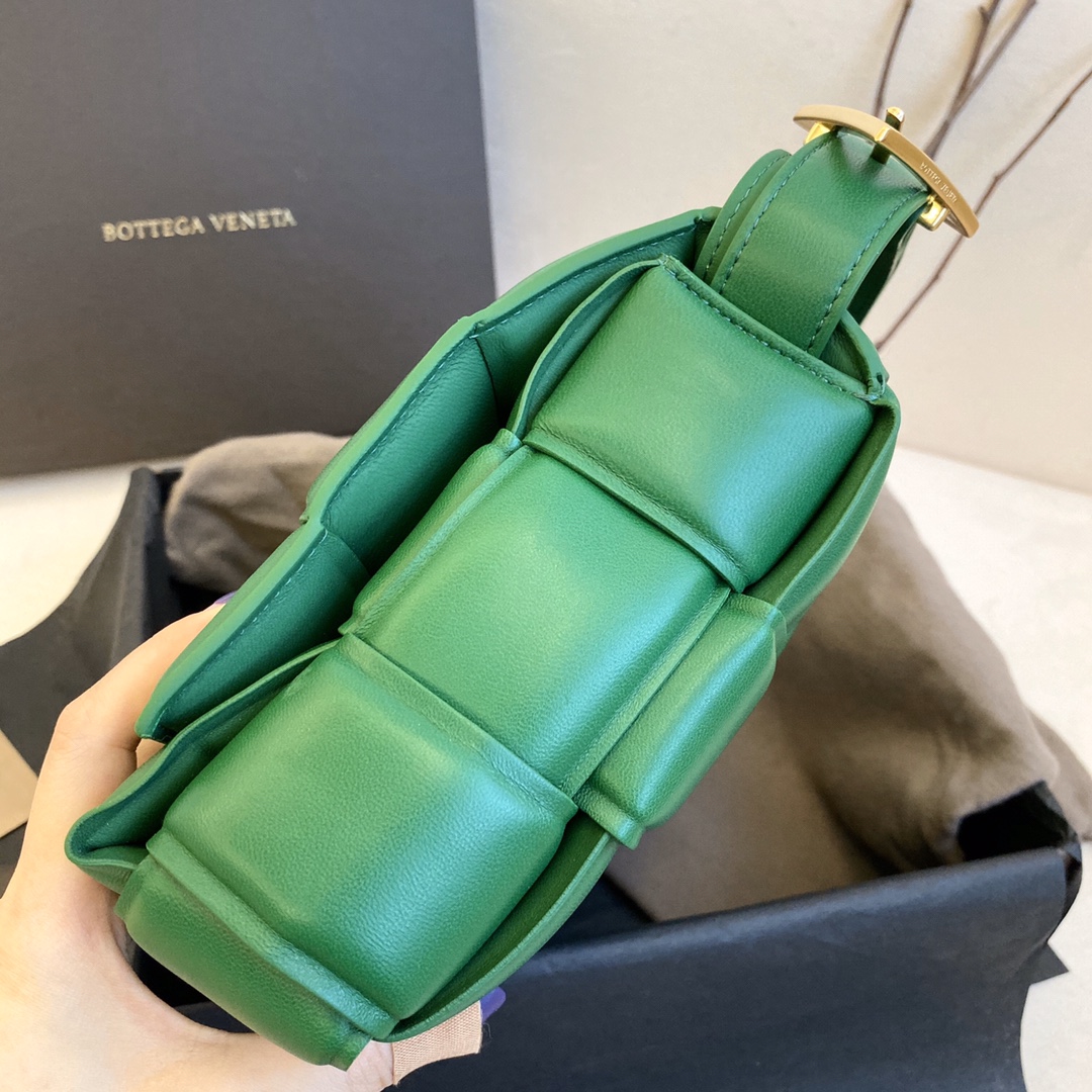 Bottega Veneta Padded Cassette Bag For Women 10.2in/26cm In Green - Soul Replicas