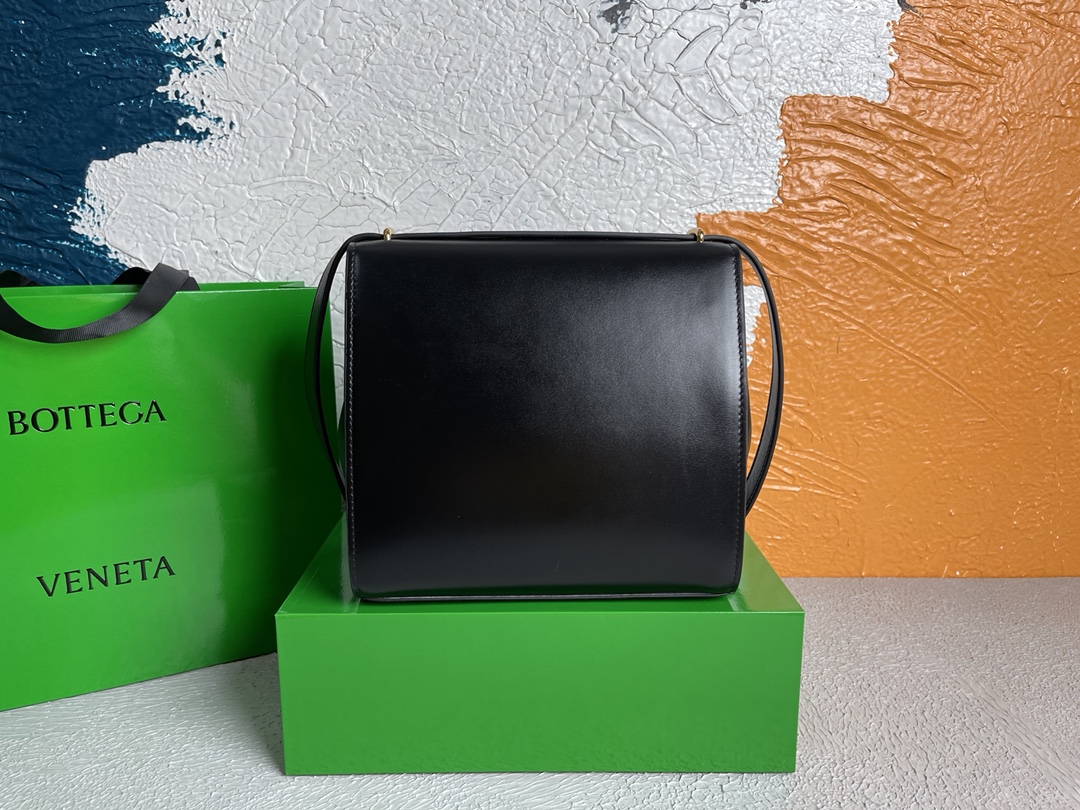 Bottega Veneta Clip Bag Black. For Women. Women's Bags 9in/23cm - Soul Replicas