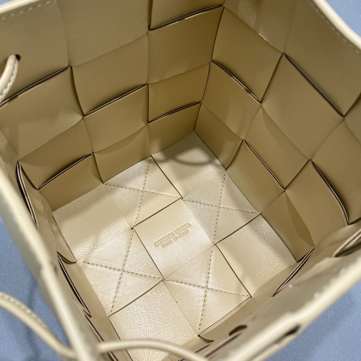 Bottega Veneta Mini Cassette Bucket Bag Beige. For Women. Women-s Bags 5.5in/14cm 680217VCQC49776 - Soul Replicas