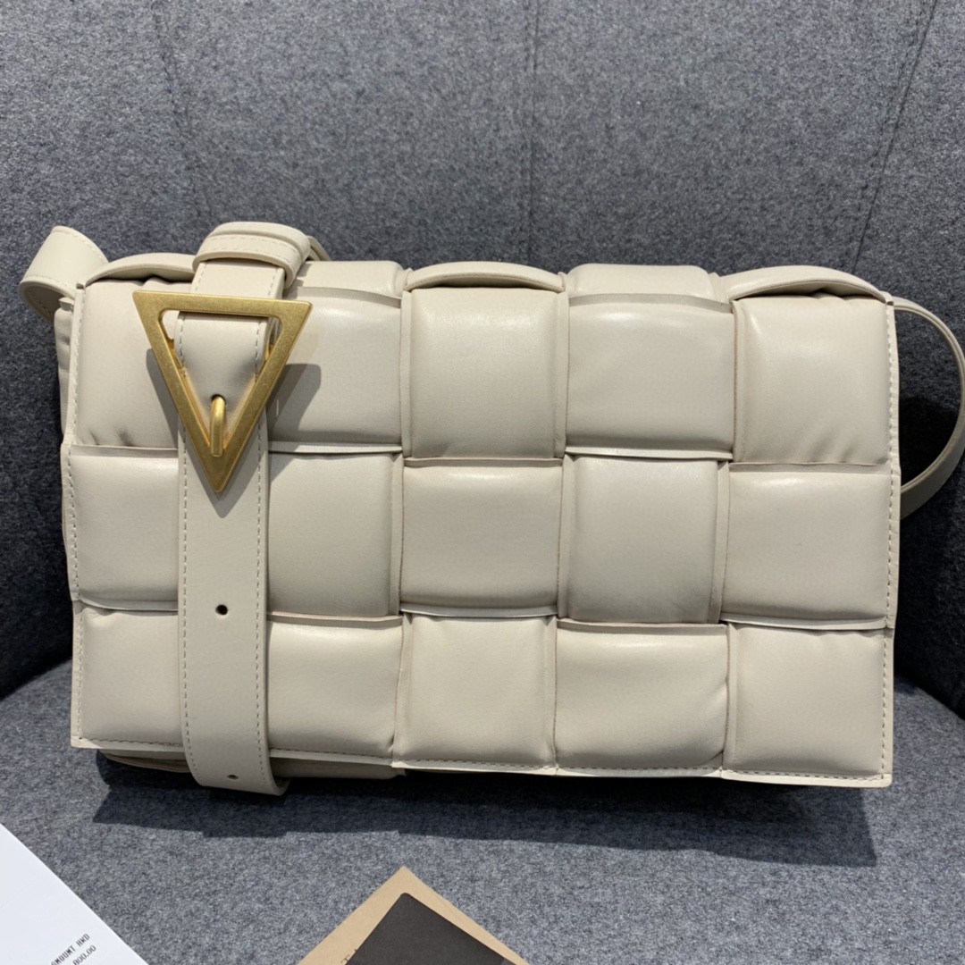 Bottega Veneta Padded Cassette Bag For Women 10.2in/26cm In Chalk 591970VCQR19143 - Soul Replicas