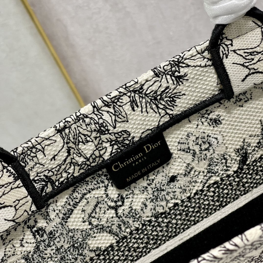 Christian Dior Medium Dior Book Tote Blue Toile de Jouy Flowers Embroidery. Blue/White. For Women Women's Handbags. Shoulder Bags. 36cm CD - Soul Replicas