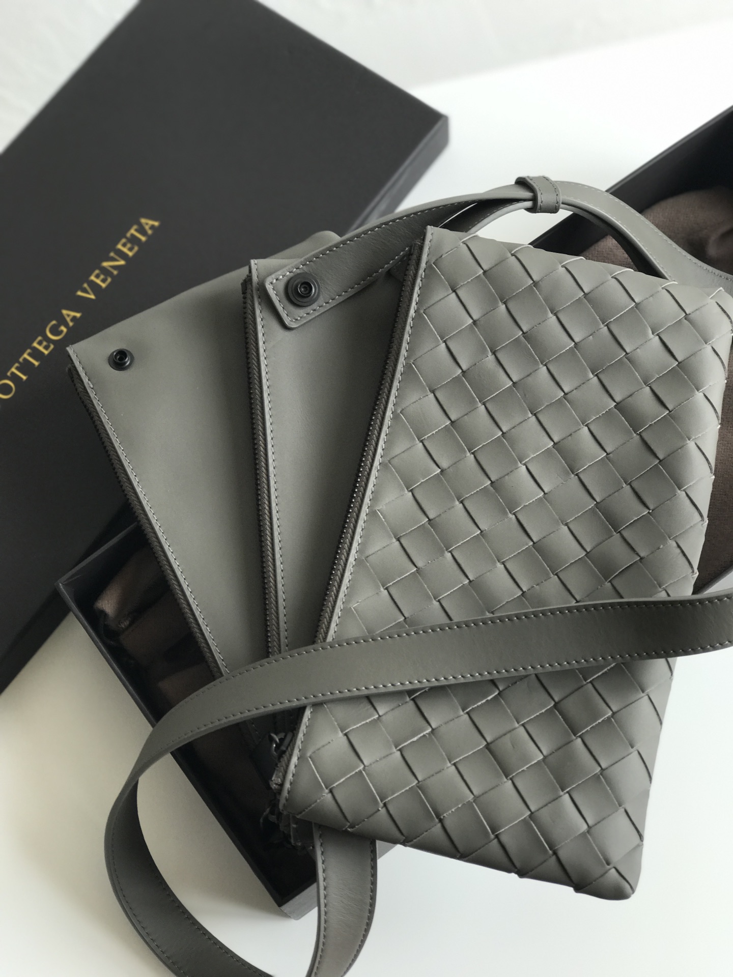 Bottega Veneta Crossbody Bag Gray. For Women. Women-s Bags 10.2in/26cm - Soul Replicas