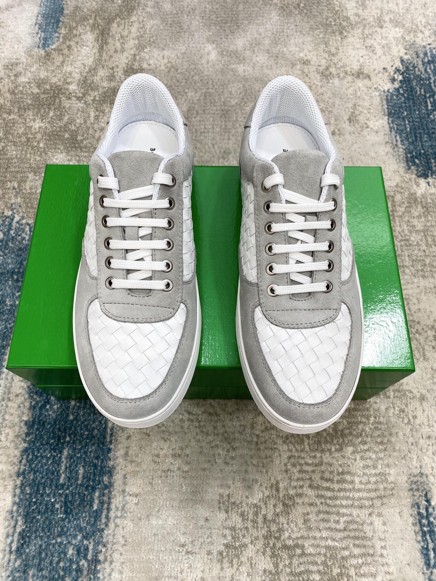 Bottega Veneta Men's With Wave Line Sneakers Grey For Men - Soul Replicas