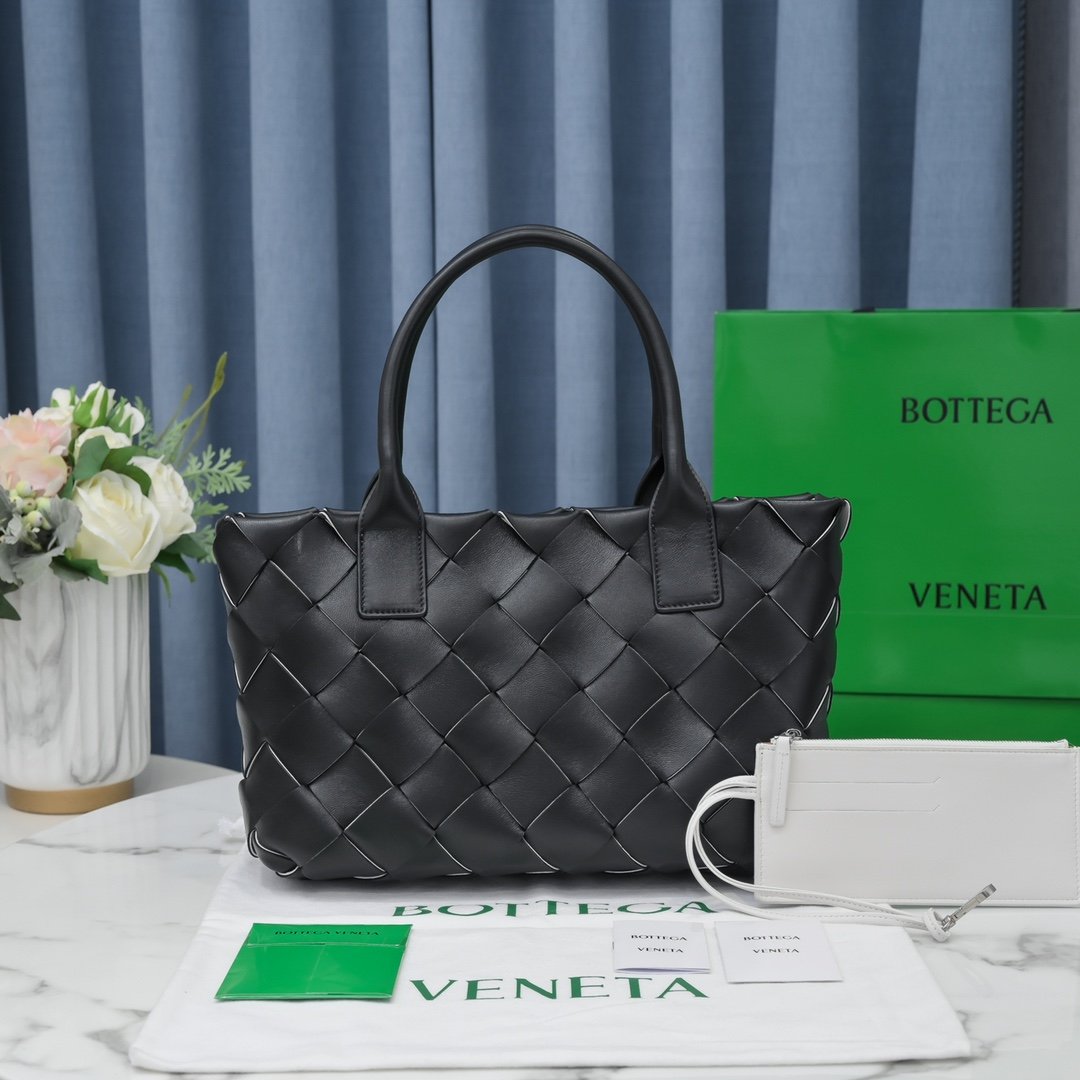 Bottega Veneta Medium Intrecciato Tote Bag Black. For Women. Women-s Bags 17.3in/44cm 630817VMAY32544 - Soul Replicas