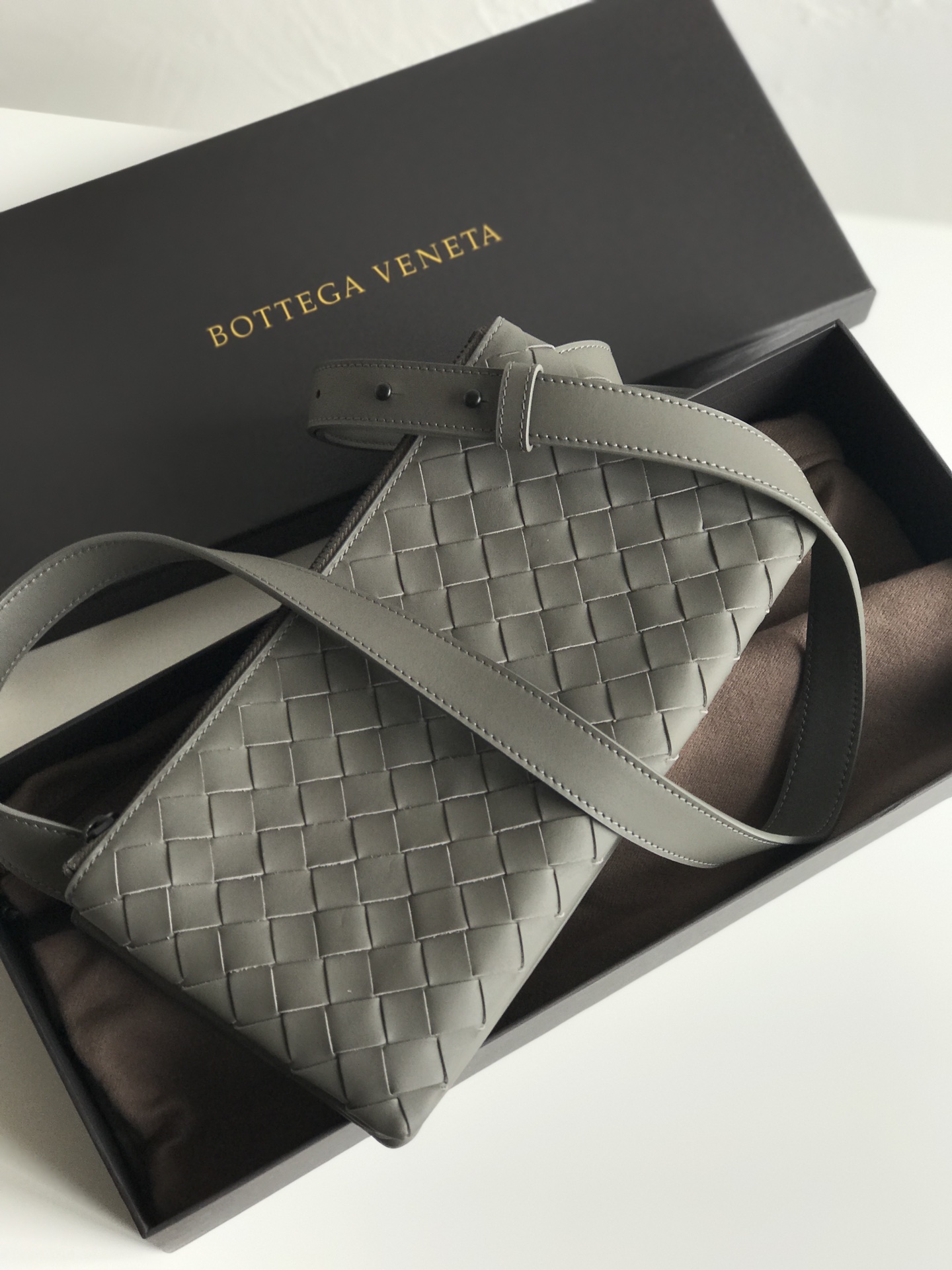 Bottega Veneta Crossbody Bag Gray. For Women. Women-s Bags 10.2in/26cm - Soul Replicas