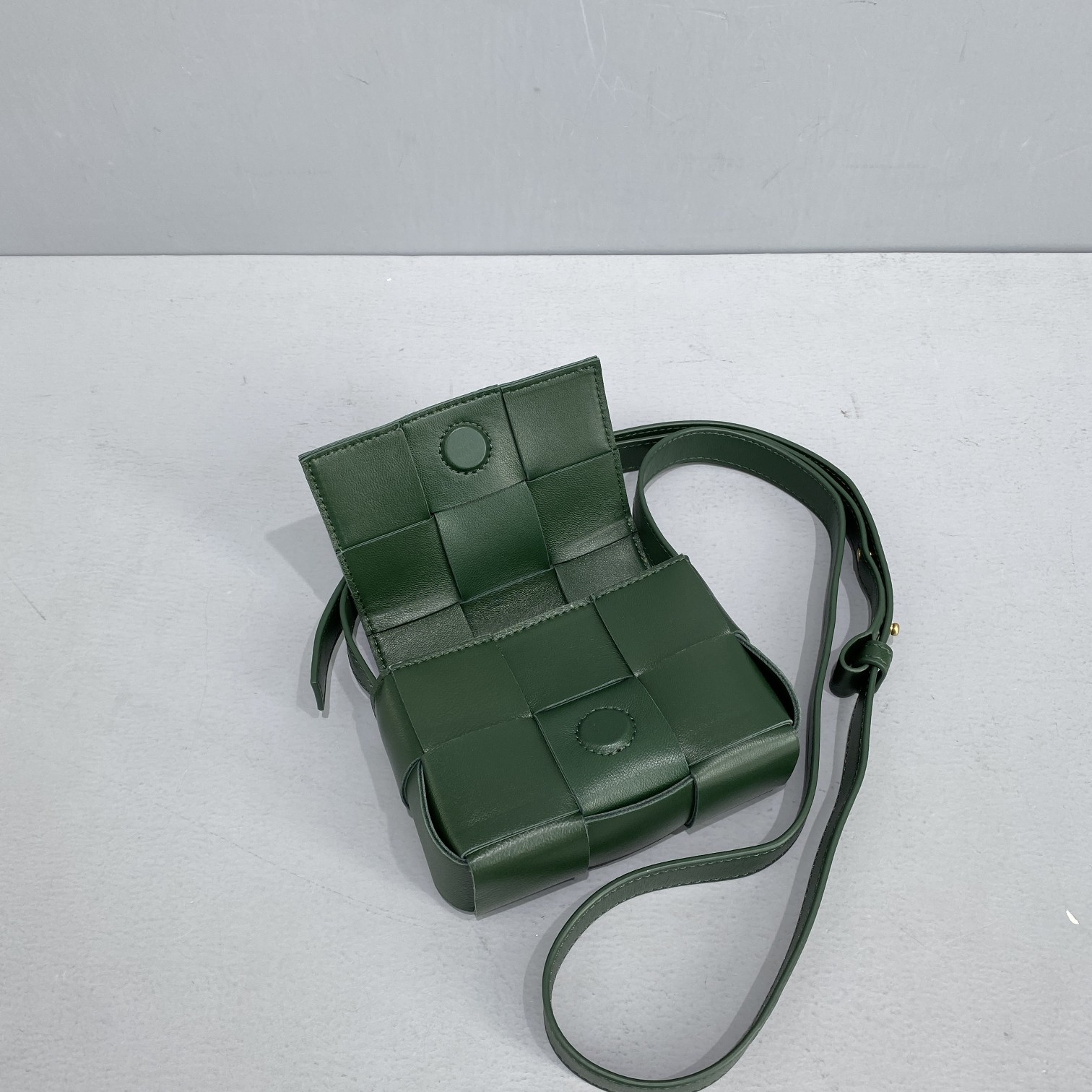 Bottega Veneta Candy Cassette Dark Green. For Women. Women-s Bags 4.7in/12cm - Soul Replicas