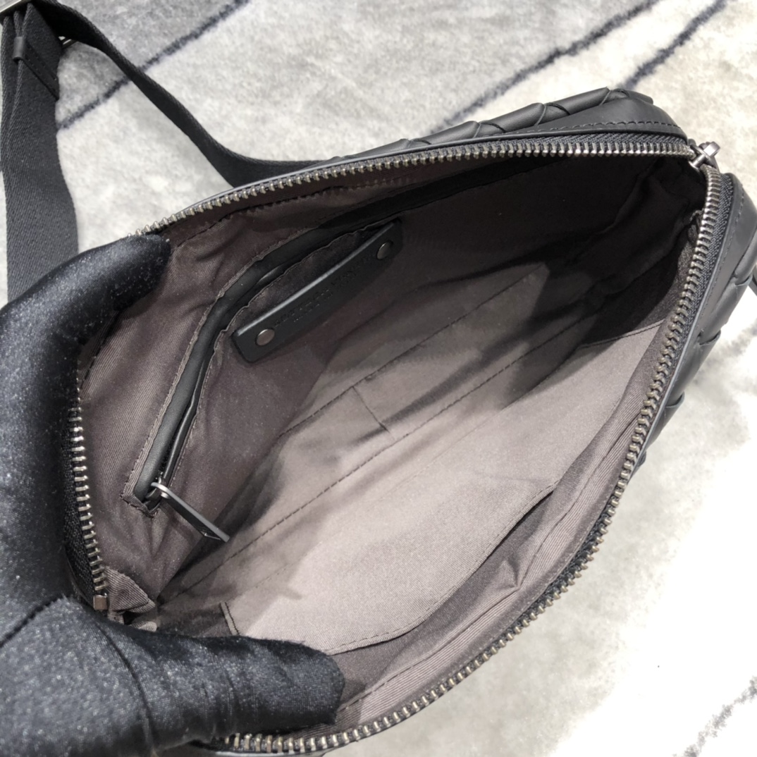 Bottega Veneta Classic Intrecciato Black. For Women. Women's Bags 9.6in/24.5cm - Soul Replicas