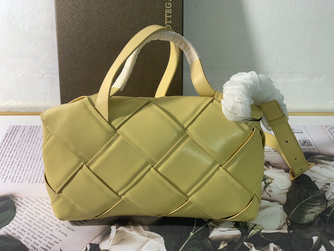 Bottega Veneta Handle Bag Yellow. For Women. Women-s Bags 11.4in/29cm - Soul Replicas