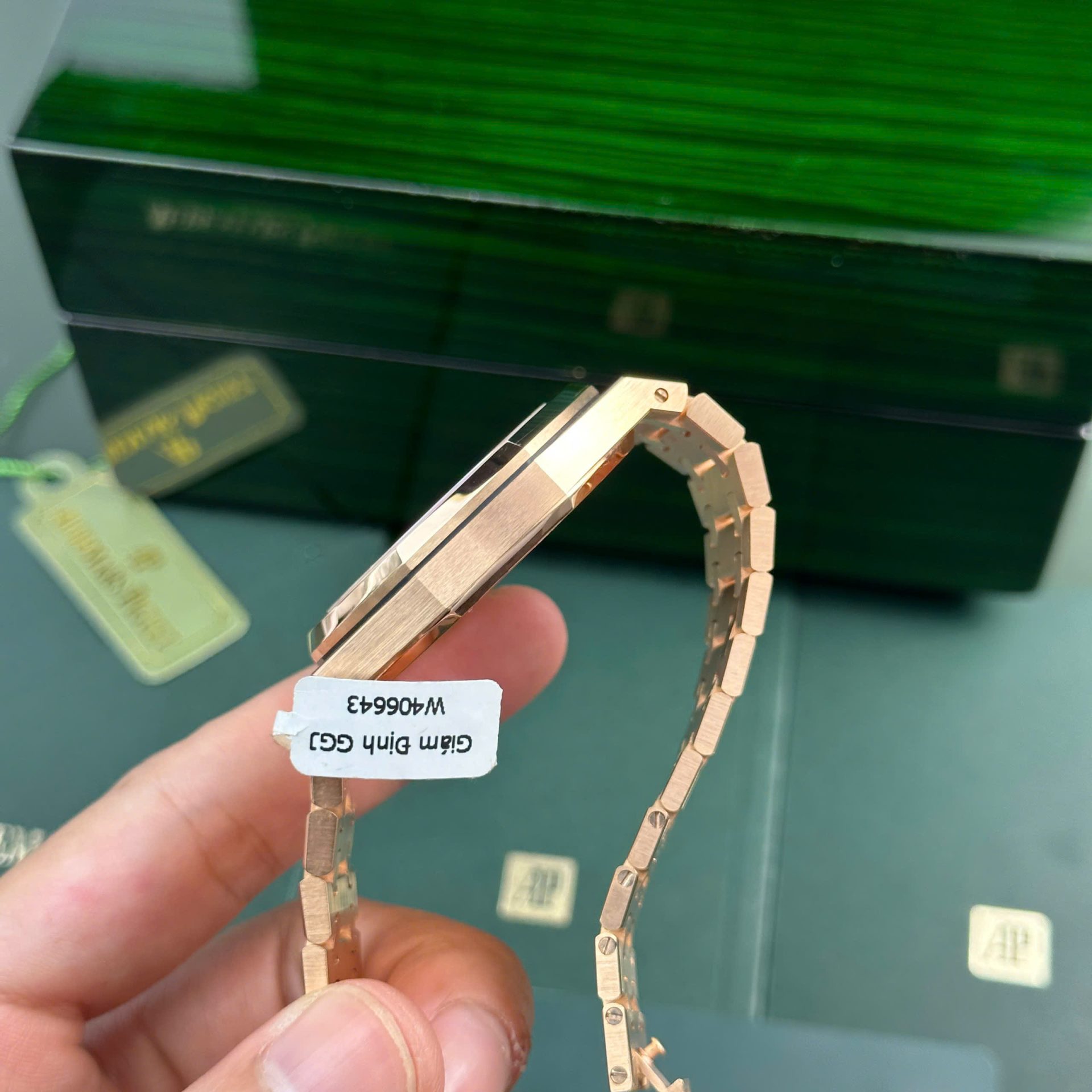 Audemars Piguet Replica Watch Royal Oak 15400 Gold Wrapped Black Dial ZF 41mm - Soul Replicas