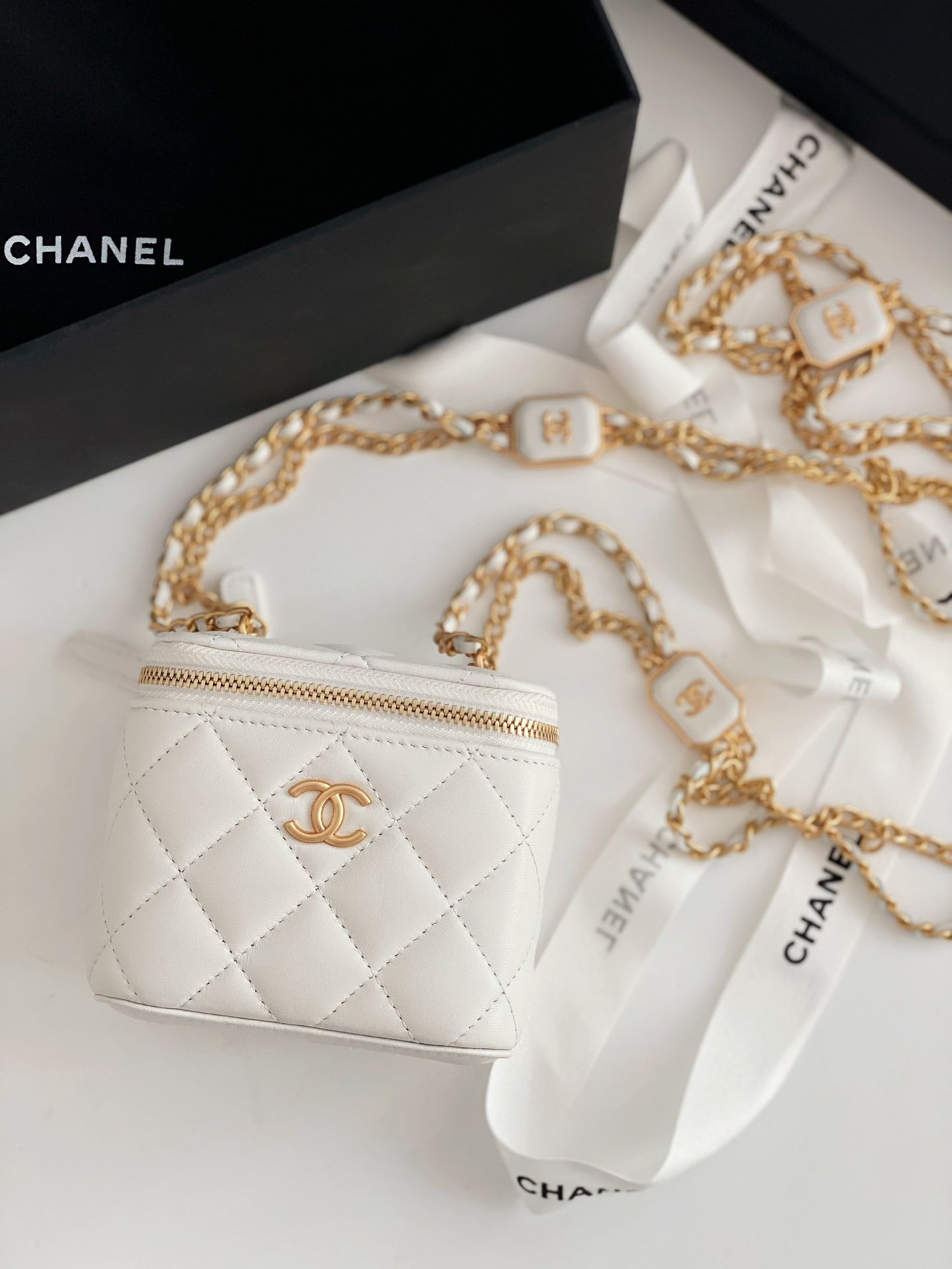ChanelSmall Vanity With Chain White For Women. Women-s Bags 4.3in/11cm - Soul Replicas