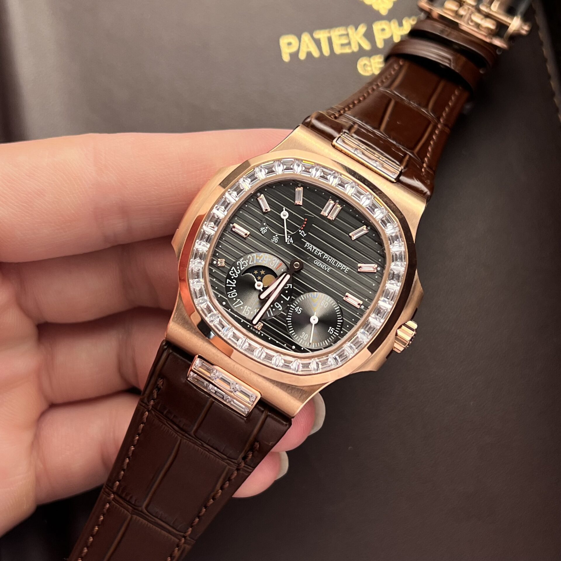 Patek Philippe Nautilus 5724R Replica Watch Gray Dial Factory GR 40mm - Soul Replicas