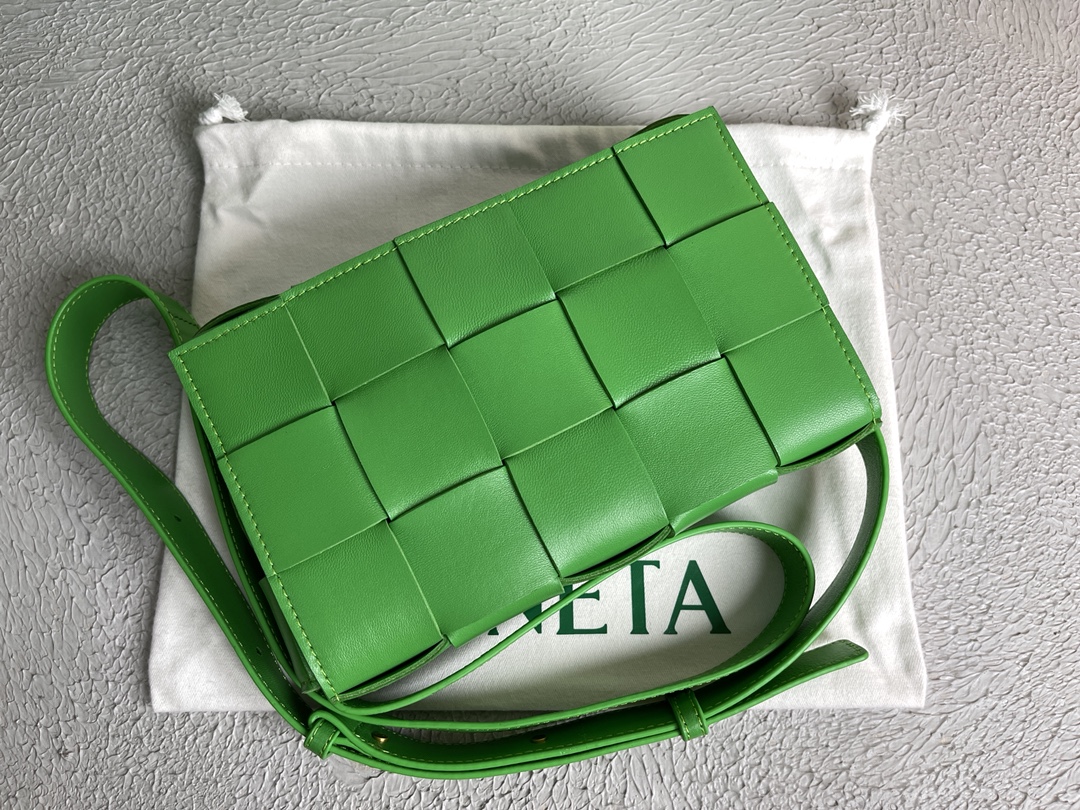 Bottega Veneta Cassette Parakeet. For Women. Women's Bags 9.1in/23cm 578004VMAY13724 - Soul Replicas