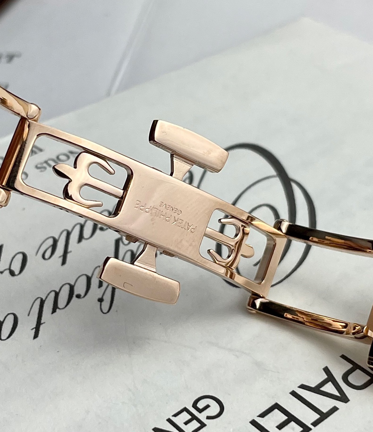 Patek Philippe Replica Watch Aquanaut 5072R Gold Wrapped Moissanite Diamond 35.6mm - Soul Replicas