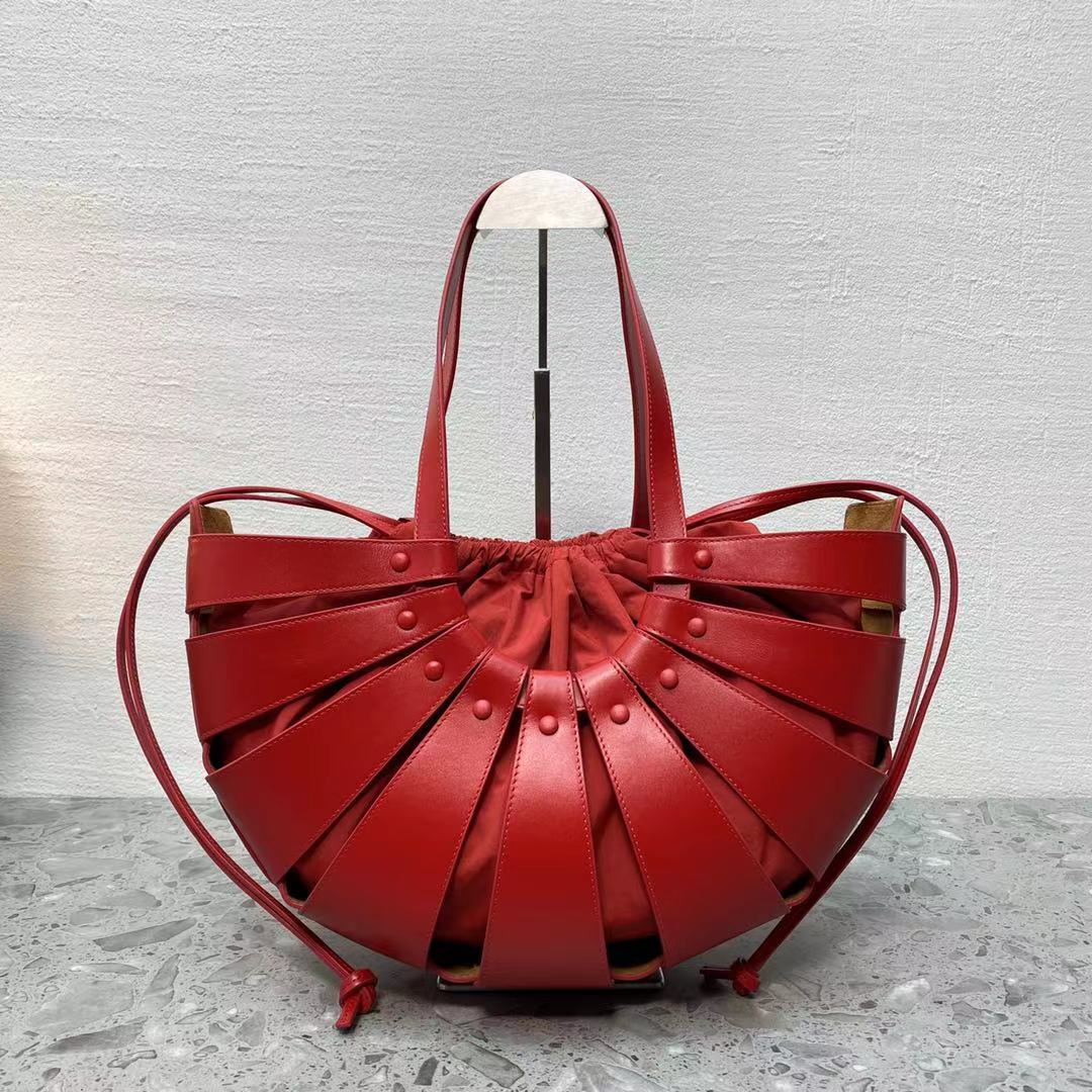 Bottega Veneta Medium Shoulder Bag Red. For Women. Women's Bags 8.6in/22cm - Soul Replicas