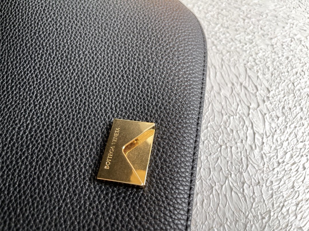 Bottega Veneta Mount Black. For Women. Women's Bags 10.6in/27cm 667398V12M08425 - Soul Replicas