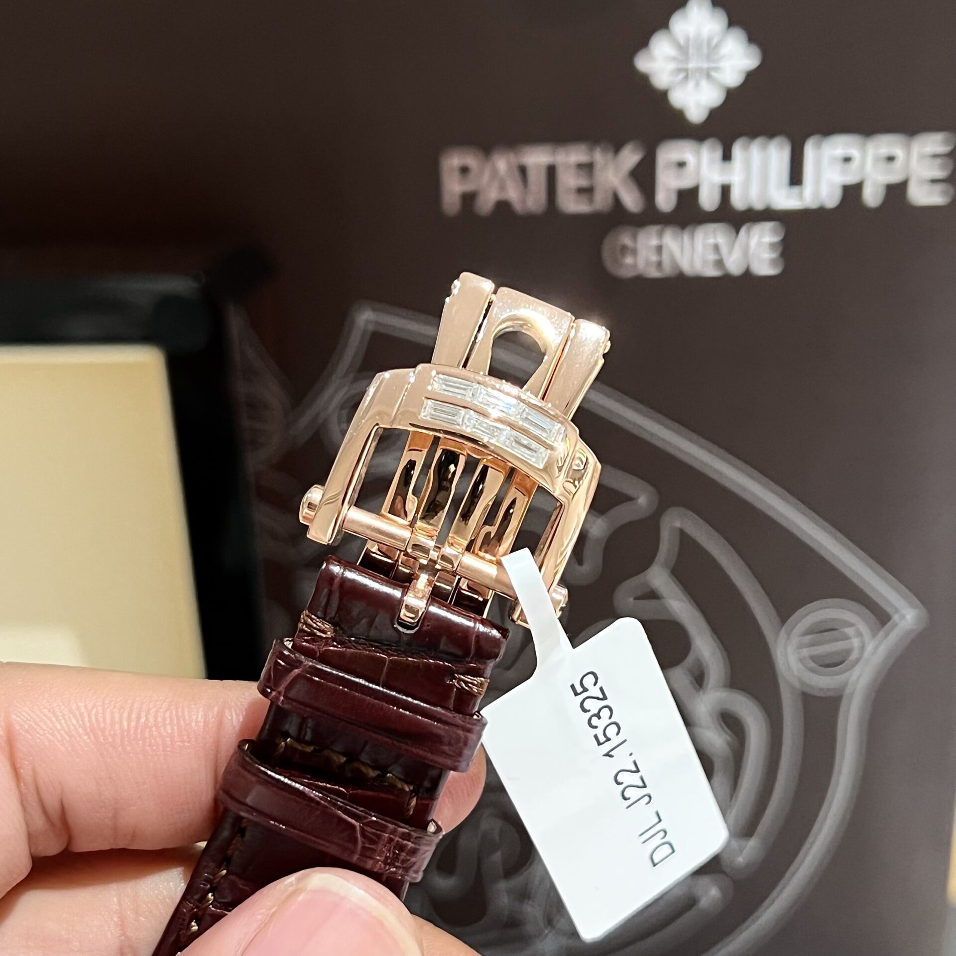 Patek Philippe Nautilus 5724R Gold Wrapped Moissanite Diamond Replica Watch 40mm - Soul Replicas