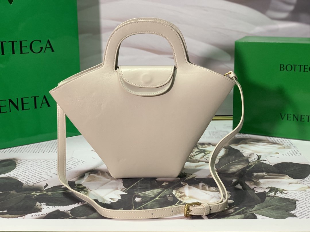 Bottega Veneta Handle Bag White. For Women. Women's Bags 12.6in/32cm - Soul Replicas