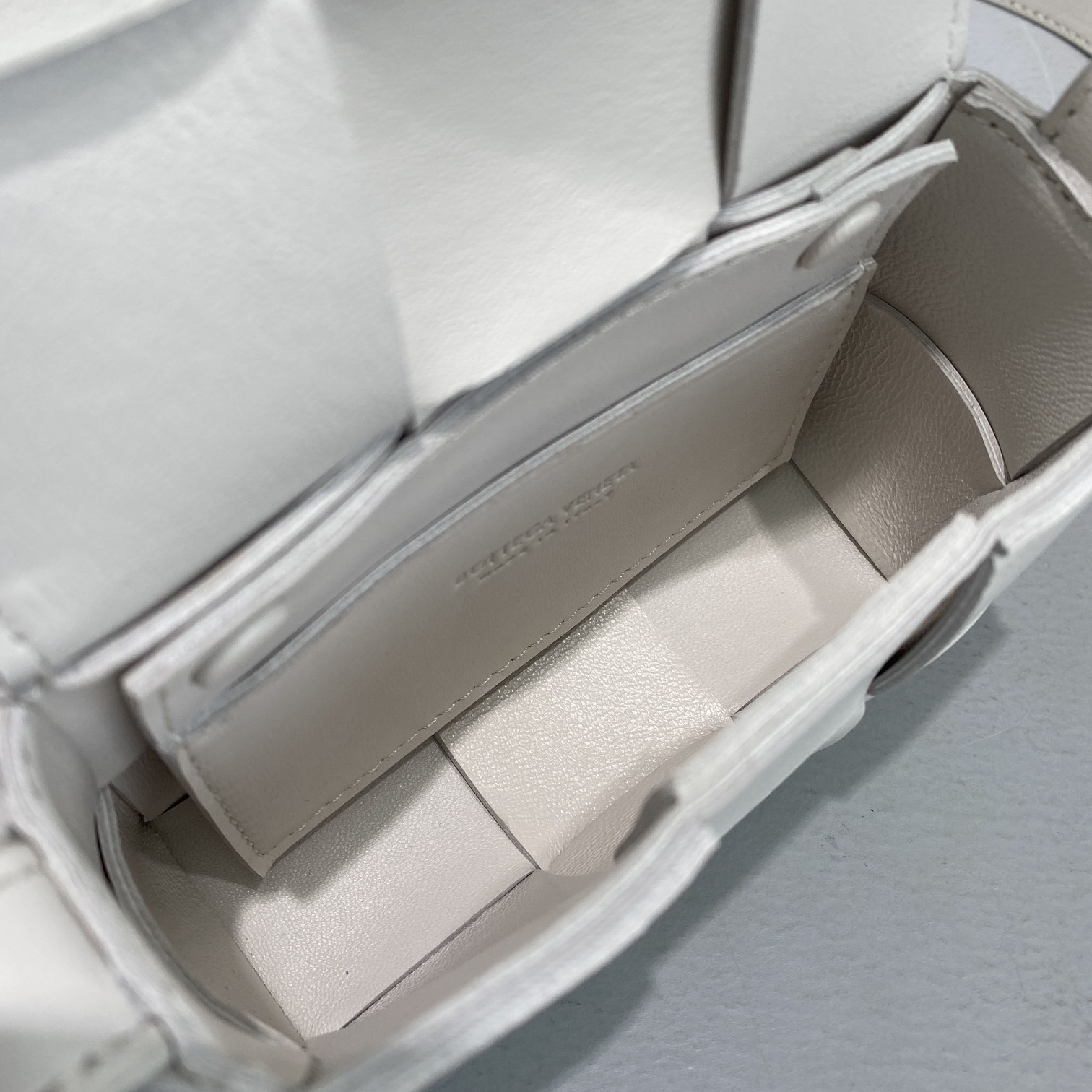 Bottega Veneta Candy Cassette White. For Women. Women-s Bags 4.7in/12cm 666688VMAY19009 - Soul Replicas