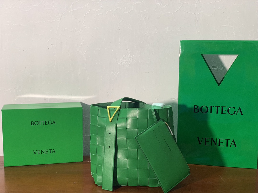 Bottega Veneta Shoulder Bag Nappa Green. For Women. Women's Bags 12.9in/33cm - Soul Replicas