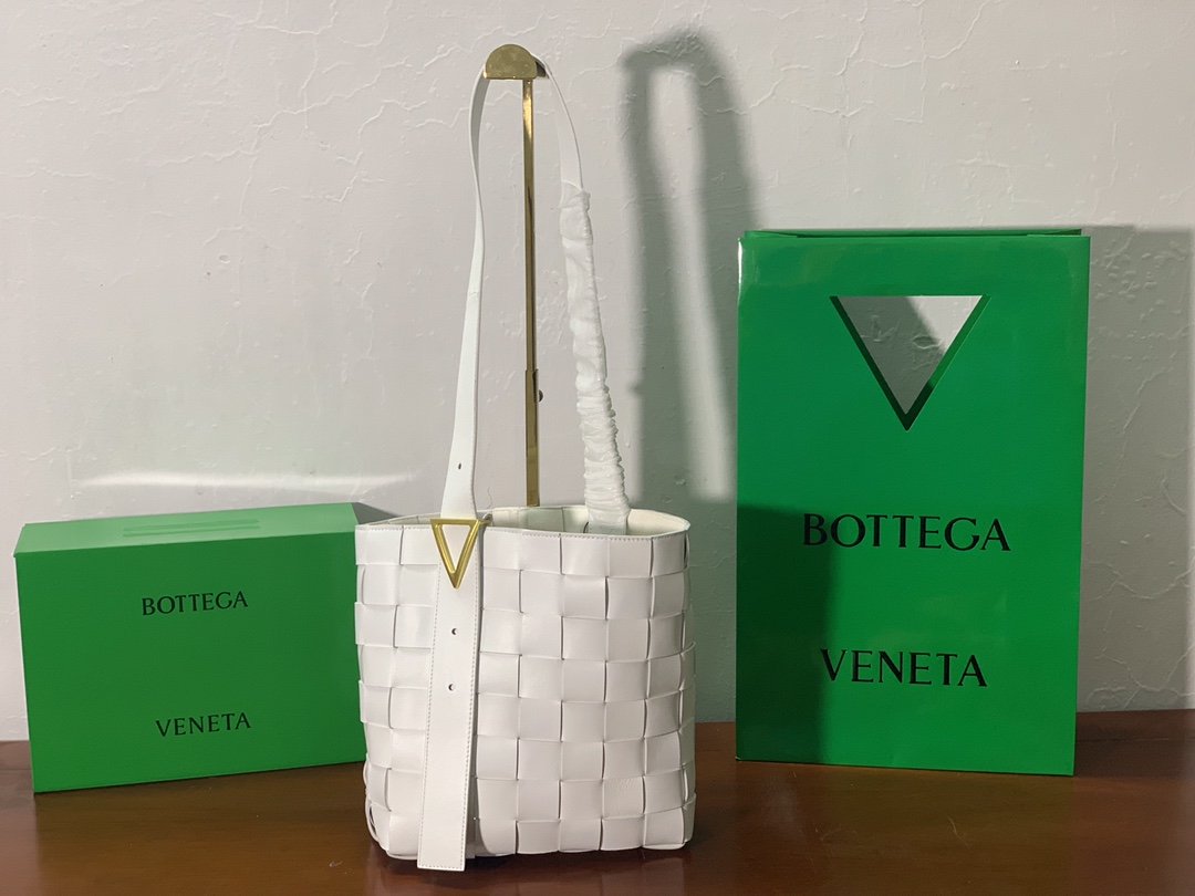 Bottega Veneta Shoulder Bag Nappa White. For Women. Women's Bags 12.9in/33cm - Soul Replicas
