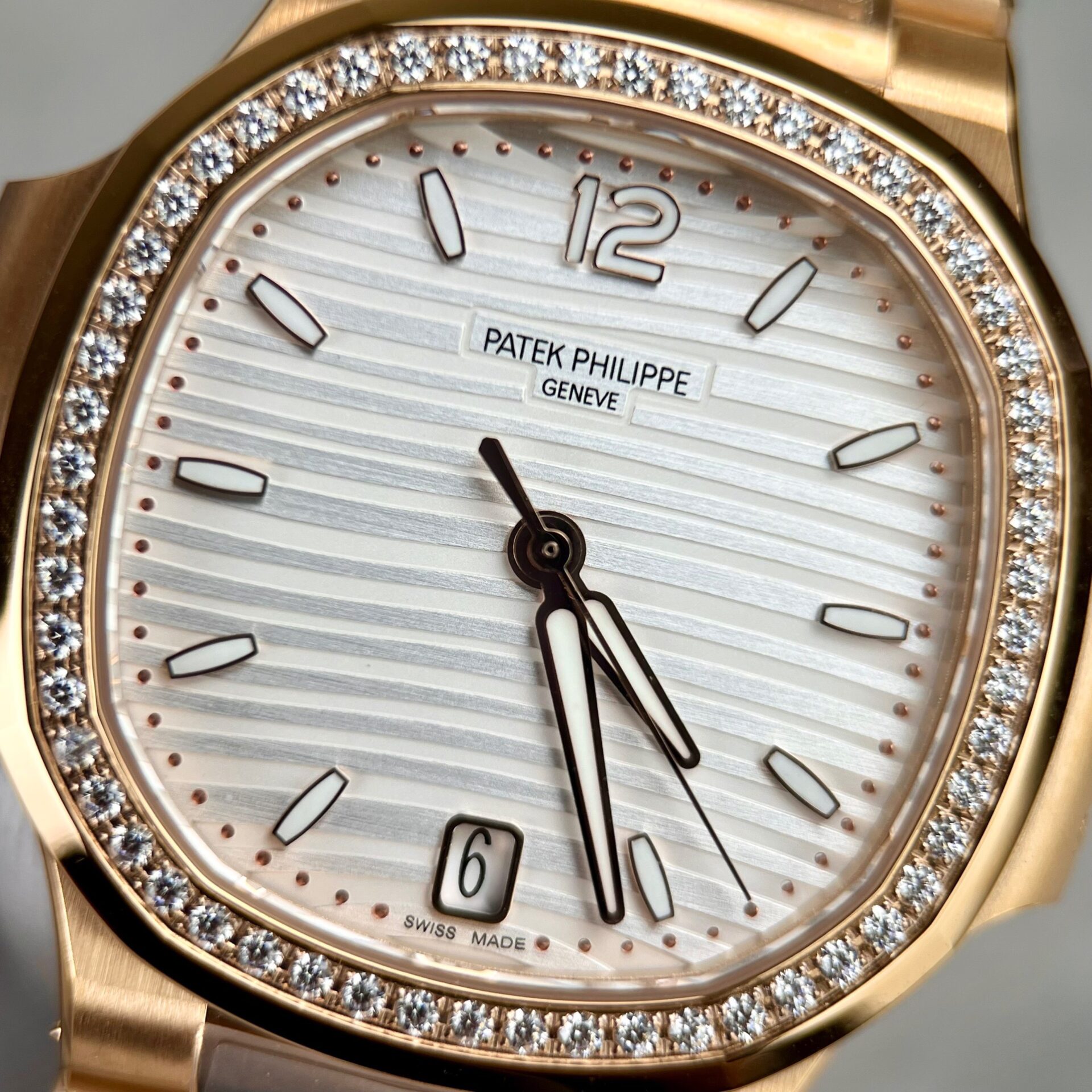Patek Philippe Nautilus 7118 Replica Watch With Diamonds Bezel 3K Factory 35.2mm - Soul Replicas