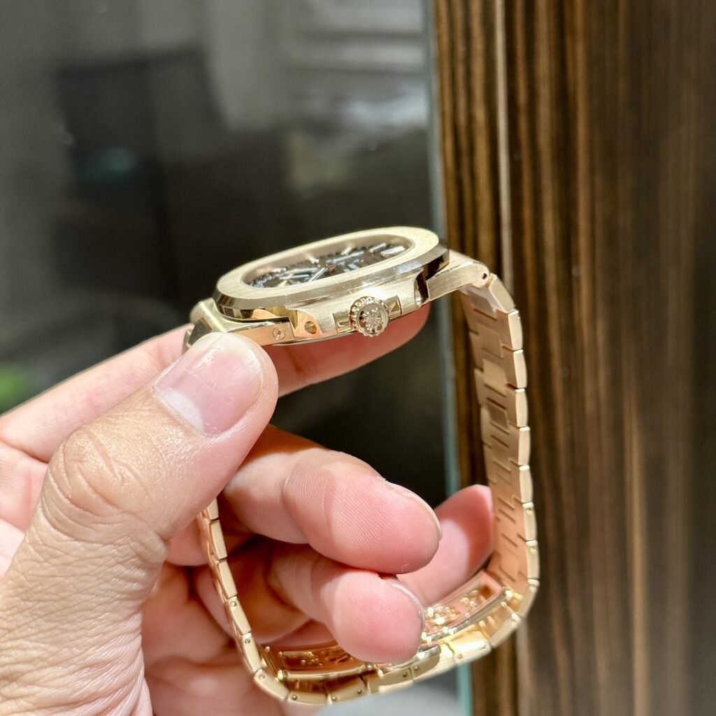 Patek Philippe Best Replica Watch Nautilus 5712R Brown Dial 18K Solid Gold 40mm - Soul Replicas