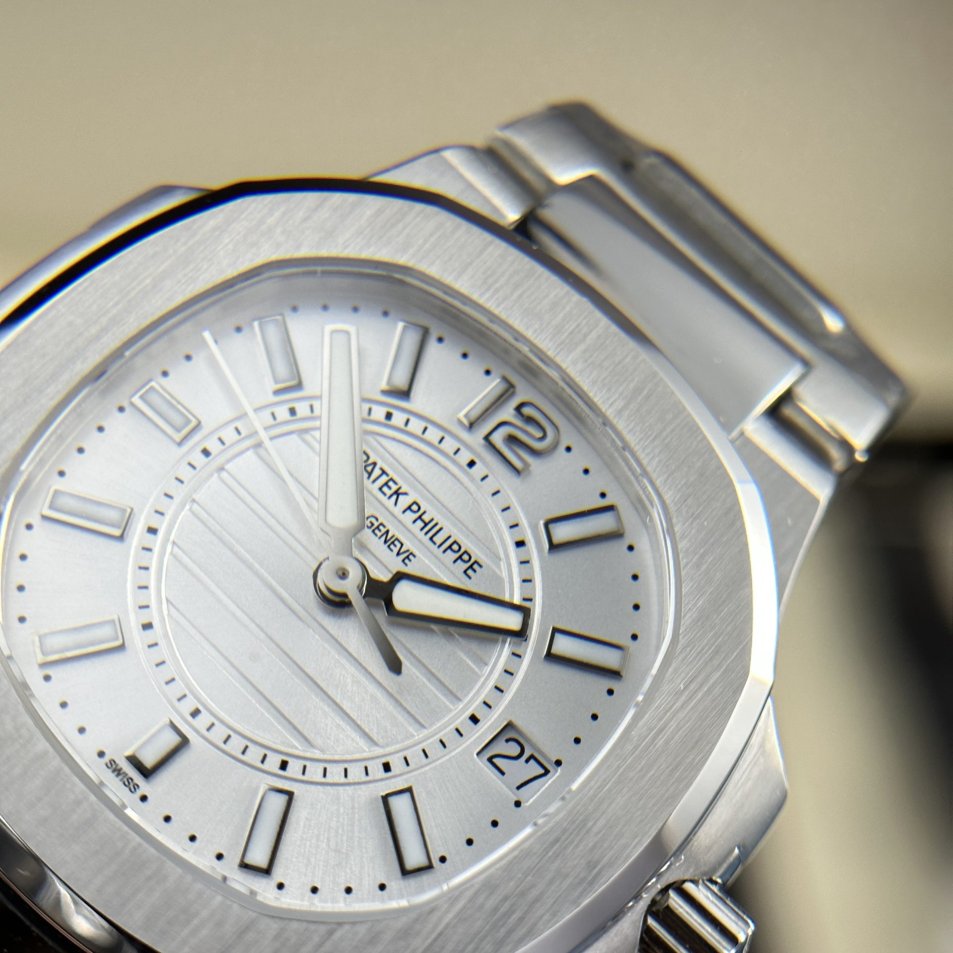 Patek Philippe Replica Watch Nautilus 7010 White Dial Metal Wire 32mm - Soul Replicas