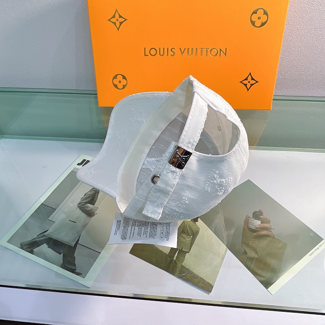Louis Vuitton Be My Cap In White - Soul Replicas