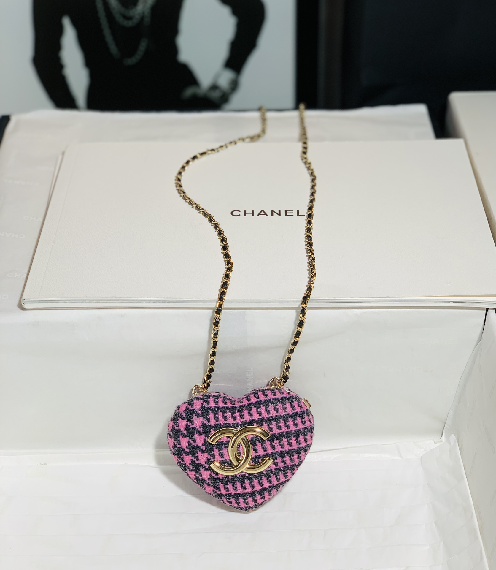 ChanelLong Necklace Bag Black And PiNike For Women. Women-s Bags 3in/7.6cm AB9485 B09330 NK598 - Soul Replicas