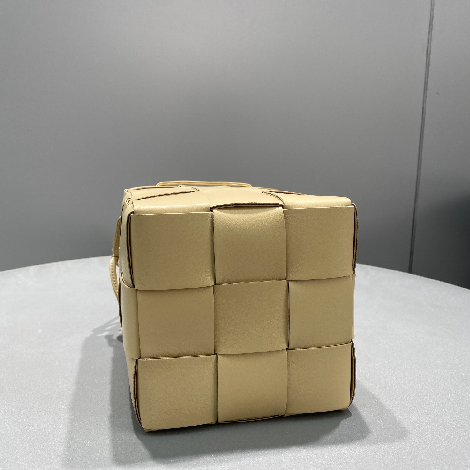 Bottega Veneta Mini Cassette Bucket Bag Beige. For Women. Women-s Bags 5.5in/14cm 680217VCQC49776 - Soul Replicas