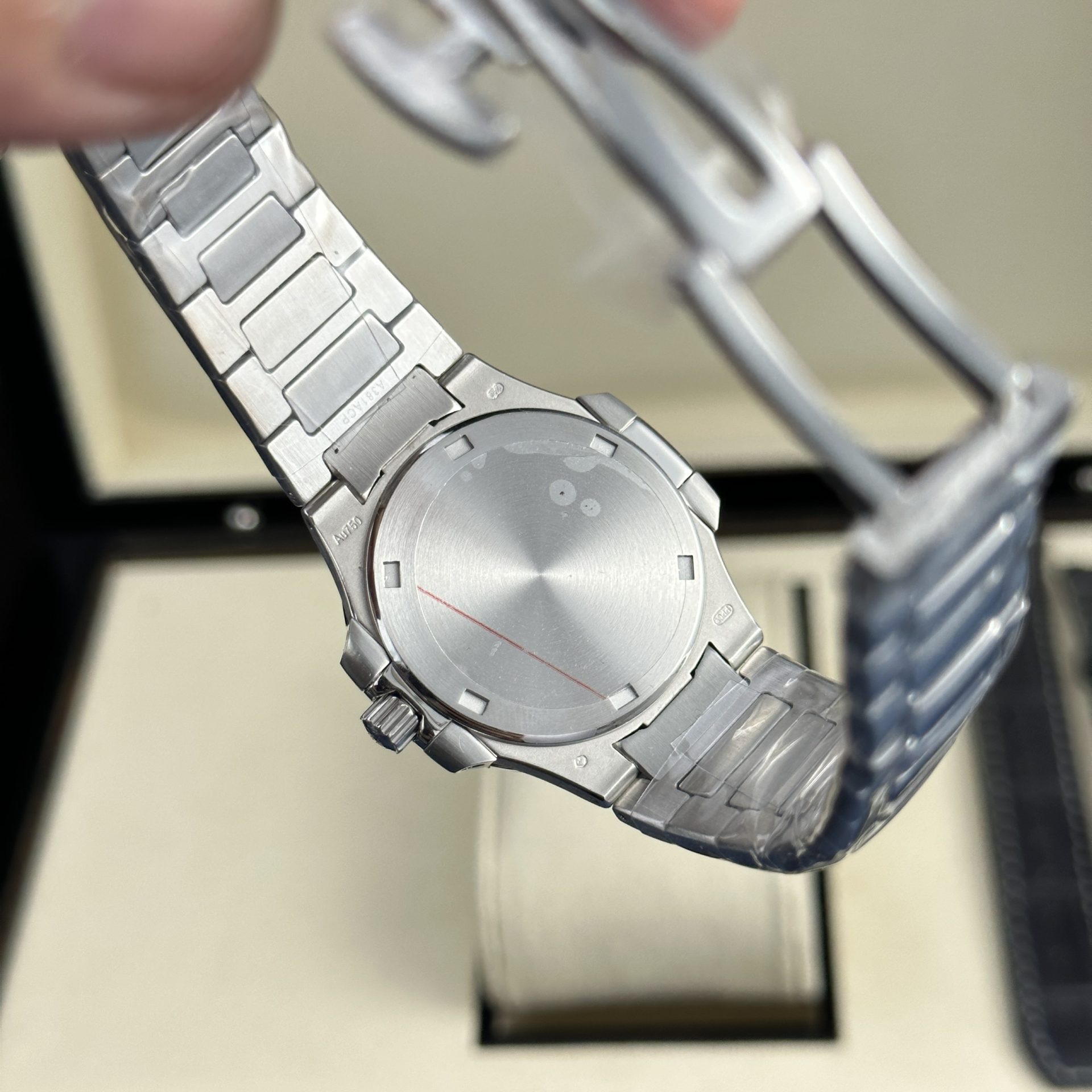 Patek Philippe Replica Watch Nautilus 7010 White Dial Metal Wire 32mm - Soul Replicas