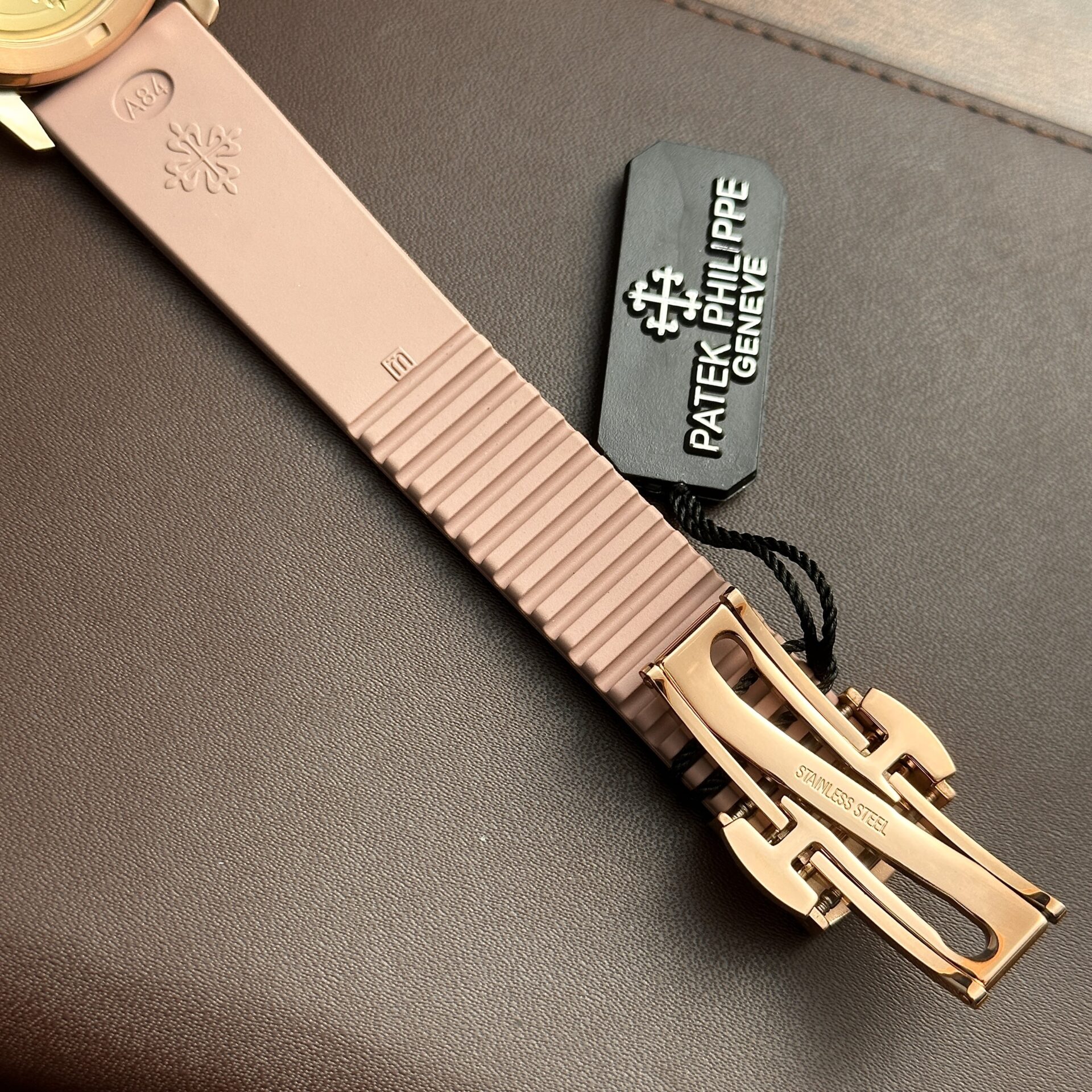 Patek Philippe Aquanaut 5072R Replica Watch Pink Strap Mother-Of-Pearl Dial 35.6mm - Soul Replicas